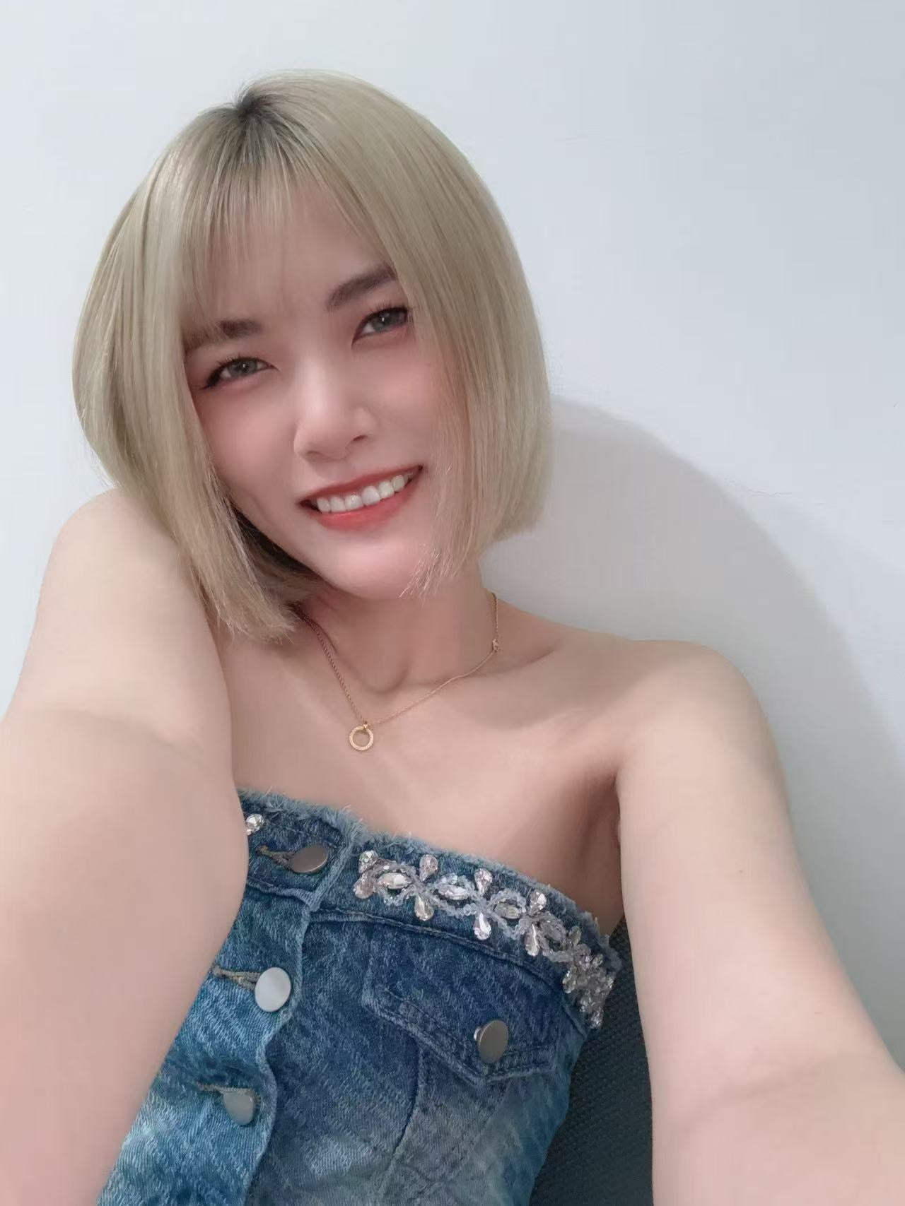 小楊旗下公關-jasmine形象展示，呈現自然親切的生活感照片，適合作為台中KTV預約前參考